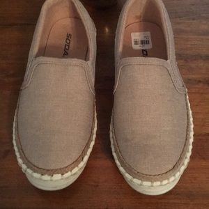 Canvas slip-on